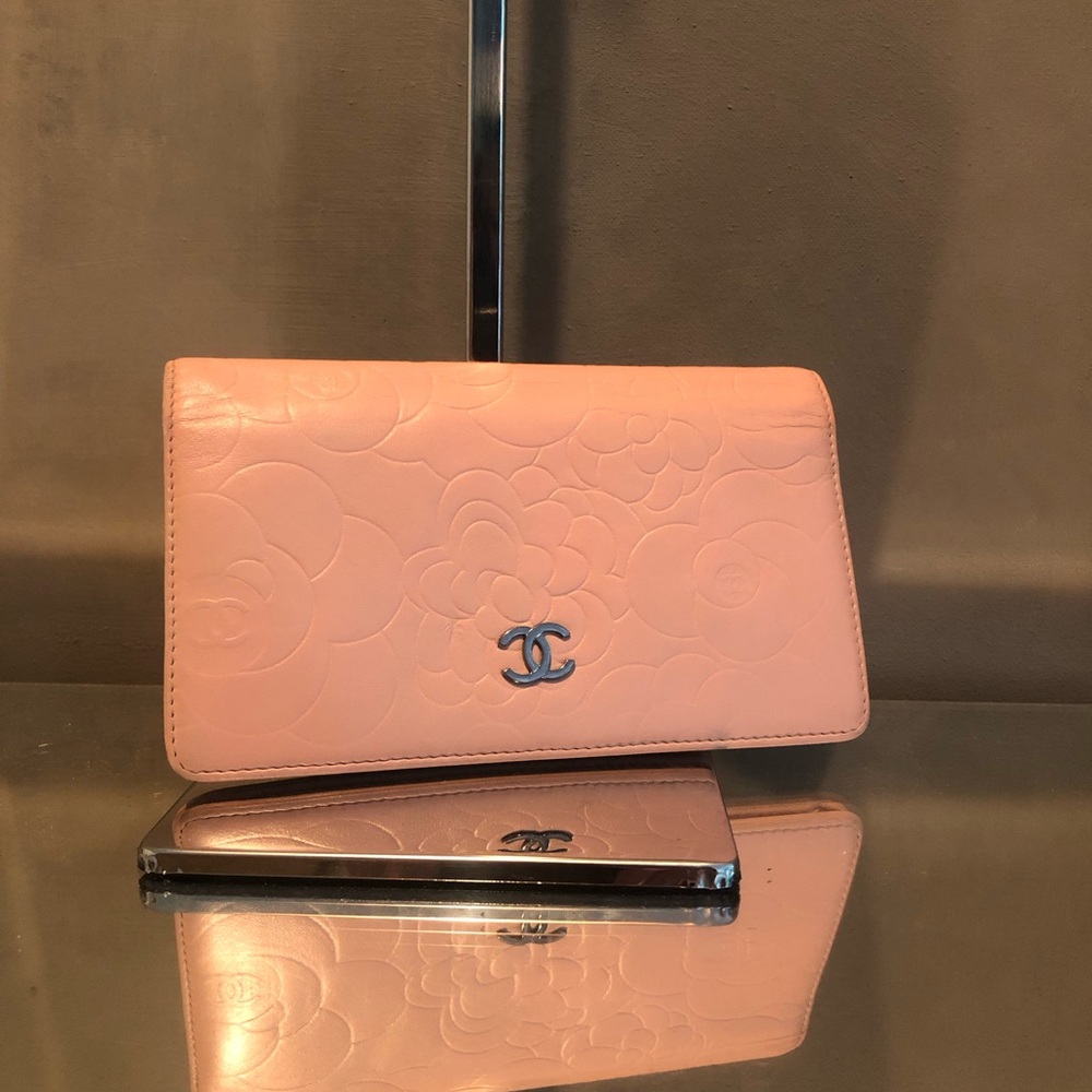 Chanel camellia bifold wallet